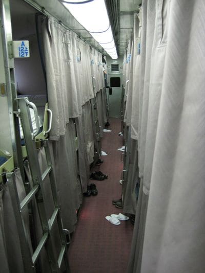 24系開放式A寝台の車内（寝台急行「銀河」車内にて。2008年2月9日撮影）