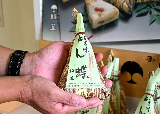 ふる里の味「とん蝶(白蒸し)」1個432円(約170g)