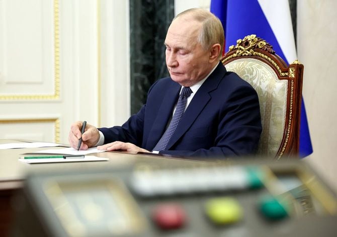 ロシアのウラジーミル・プーチン大統領は、2025年9月26日、ロシア・モスクワのクレムリンで、統一投票日に選出されたロシアの構成主体の首長らとテレビ会議による会合を開催