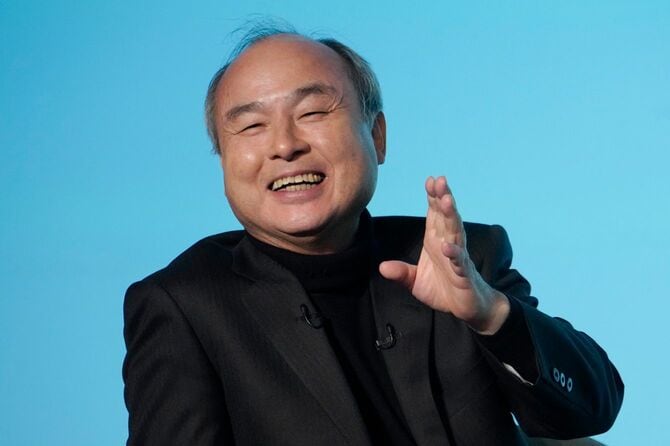 企業向けプレゼンテーションで話すソフトバンクグループの孫正義会長兼社長