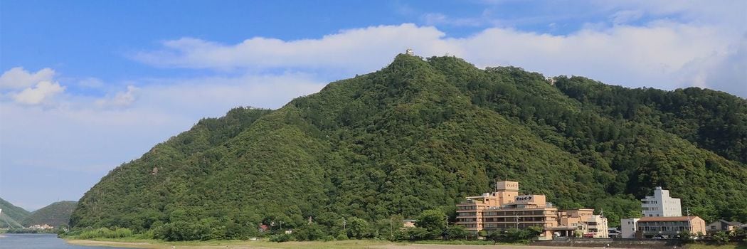 断崖に残された石垣､岩肌むき出しの階段､籠城戦に備えた貯水槽…｢豊臣兄弟｣ゆかり稲葉山城跡には何がある?