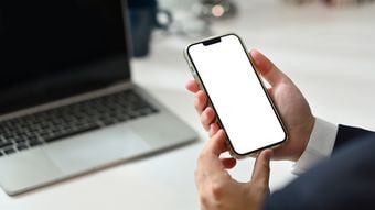 勤務中のタバコ､私用LINEはどこまで許されるか…｢1日2通ならセーフ､5年で1000通超で解雇｣のワケ