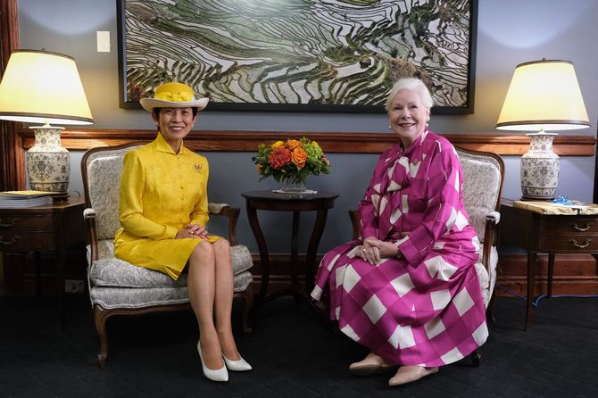 カナダのエリザベス・ダウズウェル・オンタリオ州副知事と会談する高円宮妃久子殿下（2019年8月25日）