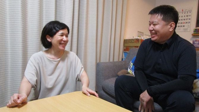 柿谷徹治さん夫妻。厚子さんのことを振り返ると自然に笑顔となる。