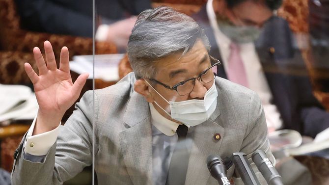 参院予算委員会で答弁する武田良太総務相＝2021年3月26日、国会内