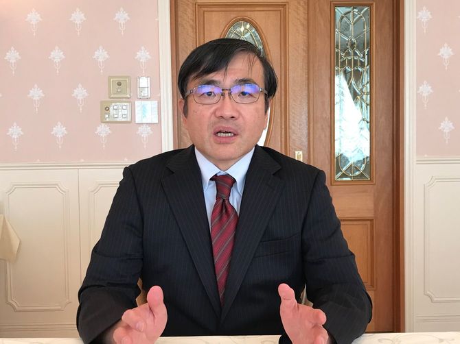インタビューを受ける蓮田院長