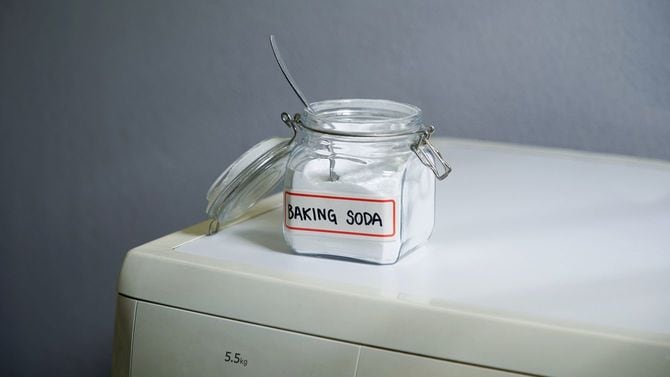 洗濯機の上に重曹が入った瓶