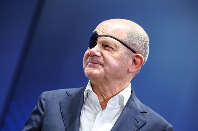 9月5日から10日の日程で開催されたドイツ国際モーターショー(IAA MOBILITY 2023)で、開会のスピーチをするドイツのショルツ首相=2023年9月5日、ドイツ・ミュンヘン