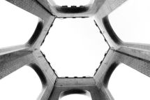 東芝、巨大複合企業を支える意外な事業