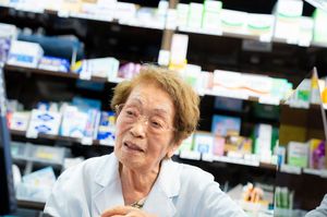 今も印象に残るお客さんとのエピソードを話してくれた榮子さん。