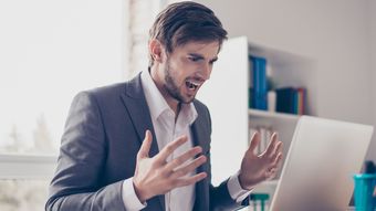 ｢独り言｣がうるさい人を黙らせる方法とは?