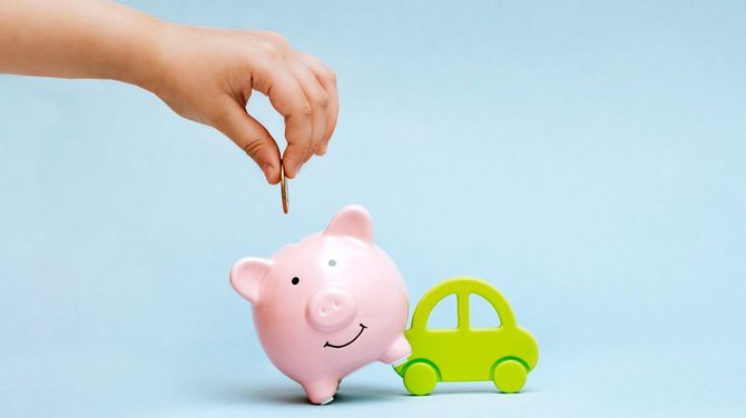 豚の貯金箱と車