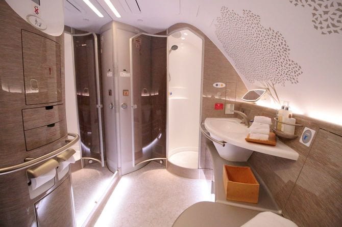 エミレーツ航空A380ファーストクラスののシャワースパ