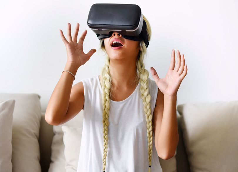 よそ見をダメ出しする「VR」英会話体験記 臨場感あふれるゲーム感覚で勉強