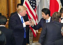 安倍首相はトランプ大統領の"愛犬"なのか
