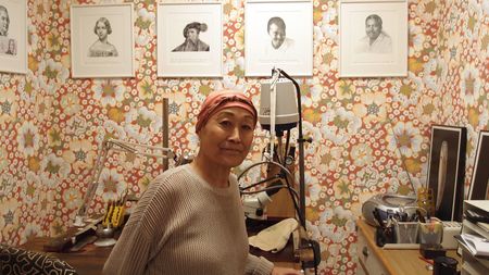 余命宣告を受け命がけで彫った93枚の彫刻は1台850万円超のテーブルに