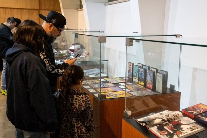 30、40代のブラジル人の憧れであるジャスピオン関連グッズが展示された