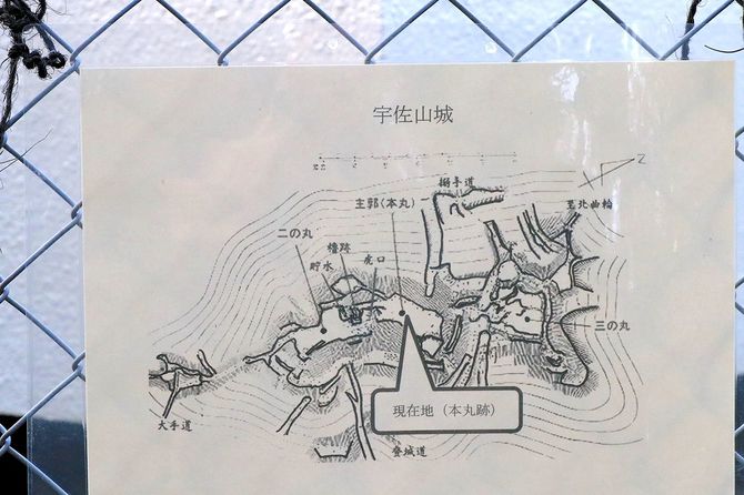 宇佐山城縄張図（現地案内板より）