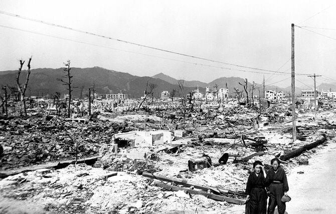 原爆による破壊、広島、日本