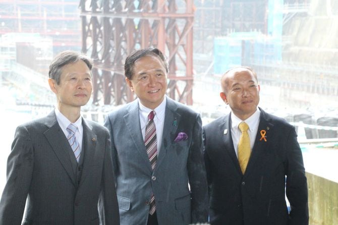 左から丹羽俊介JR東海社長、黒岩祐治神奈川県知事、木村賢太郎相模原市長。さがみはらリニアフェスタ2025にて。2025年10月25日。