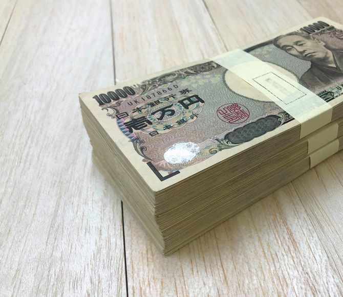 100万円の札束3つ