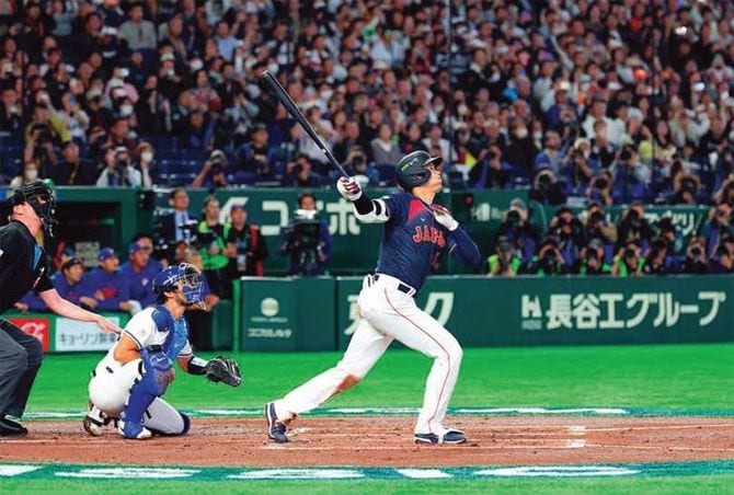 3月6日、WBCの日本対台湾戦で、先制の満塁本塁打を放った大谷翔平選手。素晴らしいパフォーマンスは自己投資の賜物だ。