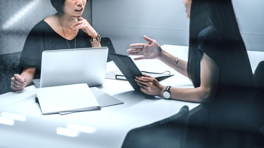 部下へのネガティブ評価｢最初に添えるだけで受け取り方ががらりと変わる｣魔法の一言 褒めて注意して褒める｢サンドイッチ話法｣はわざとらしく聞こえる