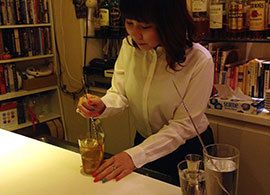 なぜ、自腹を切って働くアラサー女子が増えているのか