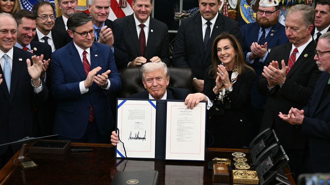 犬の散歩の｢単発バイト｣で食いつなぐ…アメリカの政府閉鎖で"無給の職員"たちがはじめた副業の数々 国民そっちのけで続いた政争の代償