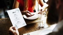 レストランで｢二人分のコースを選ぶ｣｢好きに選んで｣はどっちが正解か…本当に女性にモテる人がとる行動