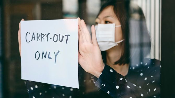 COVID-19の影響を受ける飲食店