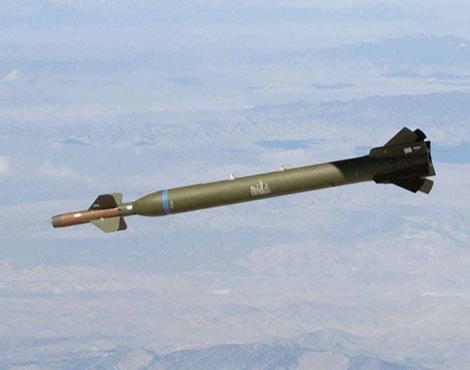 バンカーバスターのひとつである「GBU-28」（写真＝TSGT MICHAEL AMMONS, USAF／PD US Air Force／Wikimedia Commons）