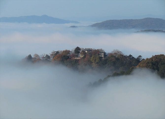 雲海に浮かぶ備中松山城