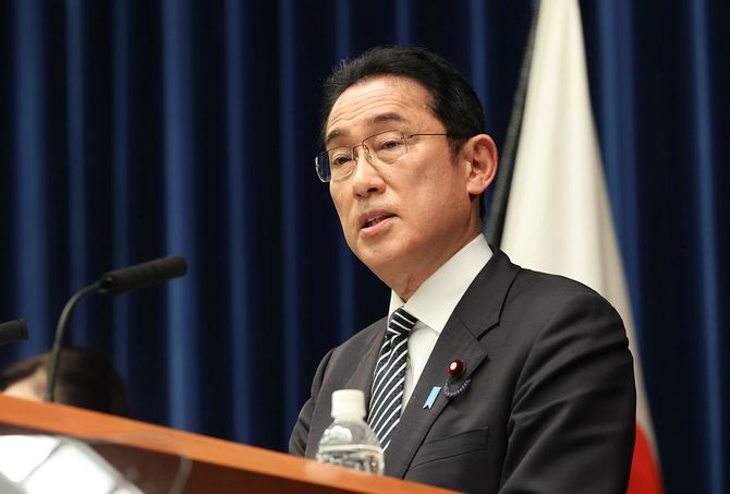 記者会見する岸田文雄首相＝2022年4月26日、首相官邸