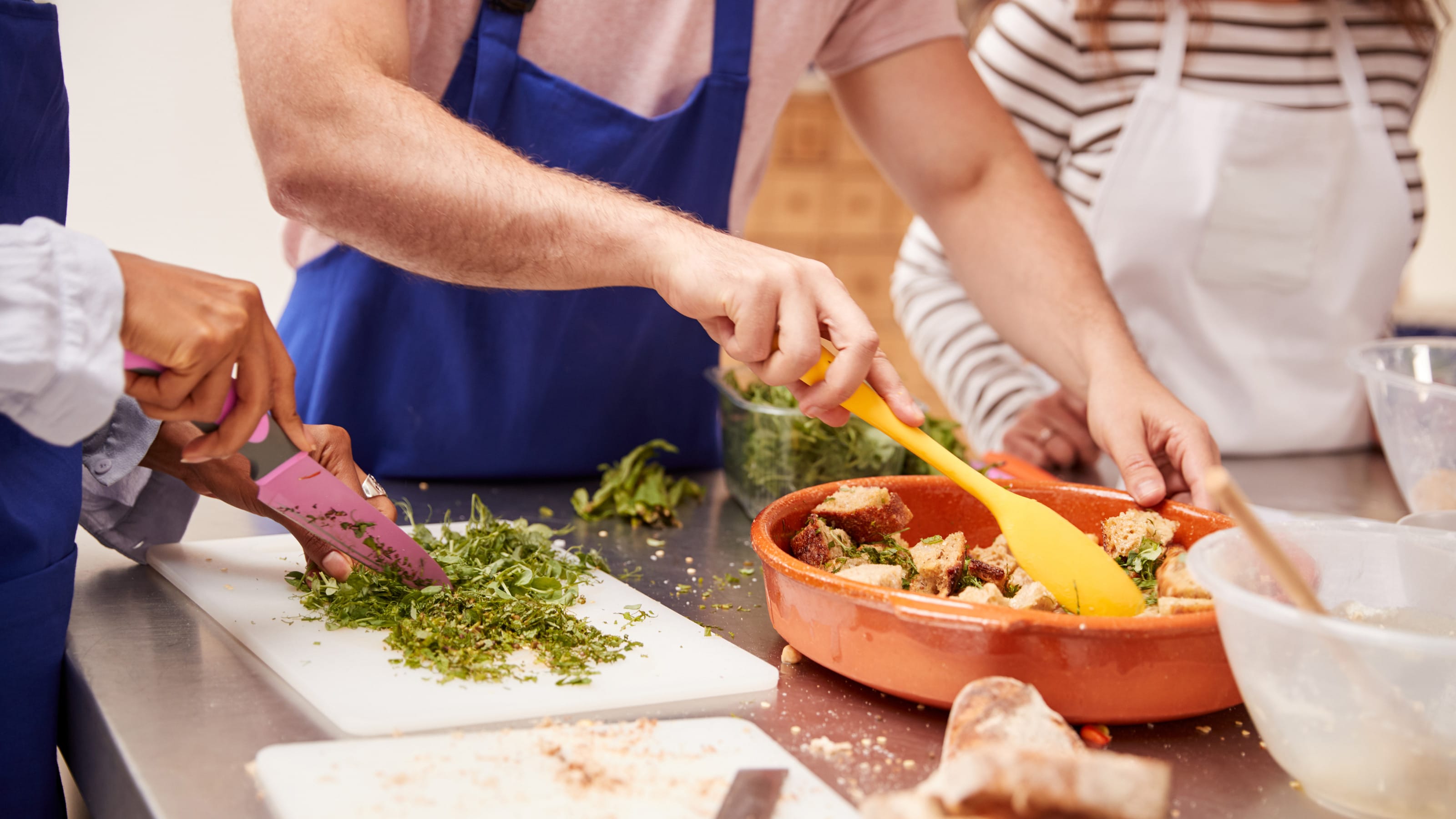 低収入を家事力でカバーしよう と料理教室に通った30代男性の心をへし折った彼女の何気ない一言 デキる男は イクメンやる余裕なんてない President Online プレジデントオンライン