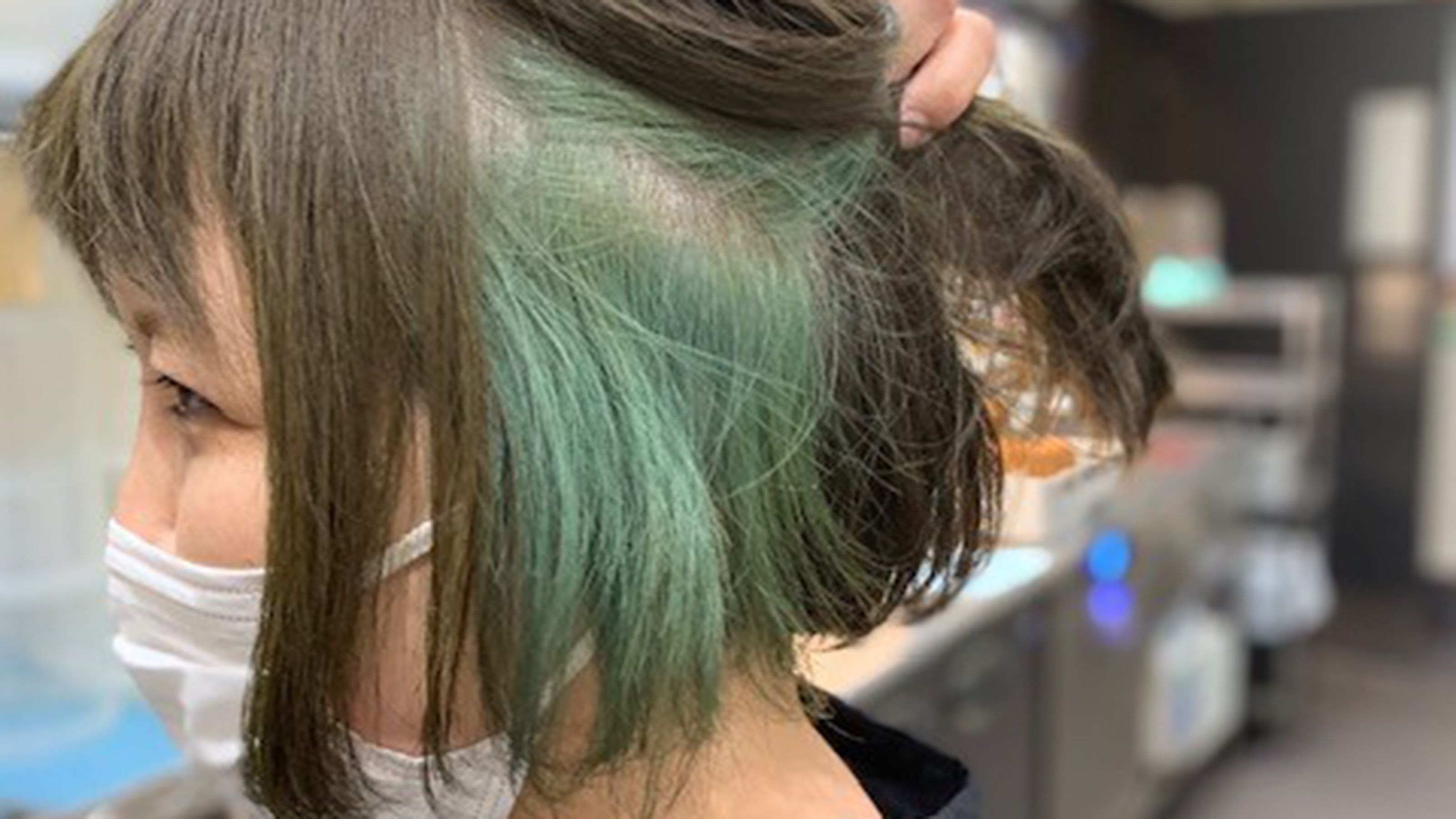 ピンク髪も金髪もまったく問題なし スタバが装い規定を大幅緩和した本当の狙い これまでは 自然な発色 だったが President Online プレジデントオンライン