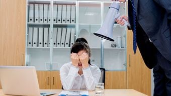 左目の中の光を見て話せば相手の悪意は"鎮火"する…｢お前はバカ｣と叫ぶ嫌なヤツを無力化する会話テンプレ