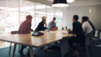 原則クビにできない公務員をクビにできるように…橋下徹が胡坐をかいて働かぬ職員対象にルール変更できた訳