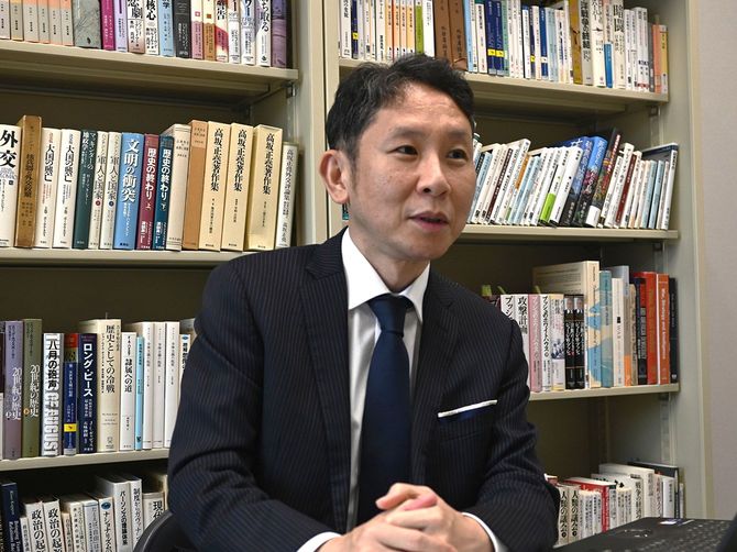 千々和泰明准教授