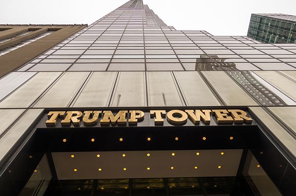 ニューヨーク、マンハッタン島の一等地にそびえ立つトランプタワー