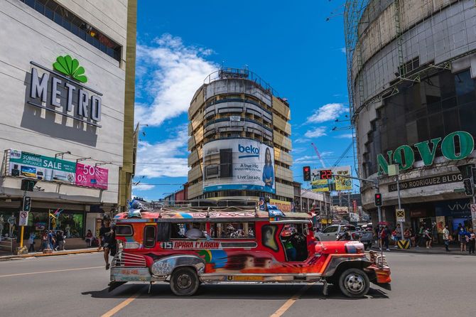 フィリピン・セブ市のジプニー