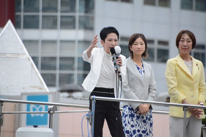 街頭演説する蓮舫氏（2024年6月23日、錦糸町駅前）