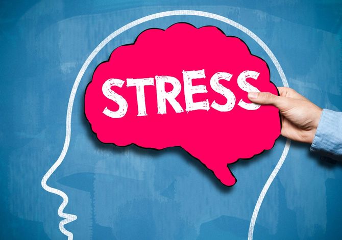 頭をストレスが占めている