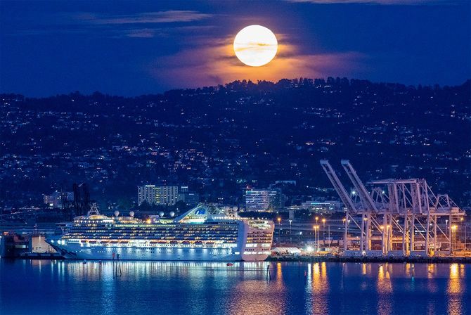 新型肺炎／豪華客船「グランド・プリンセス」＝2020年3月9日