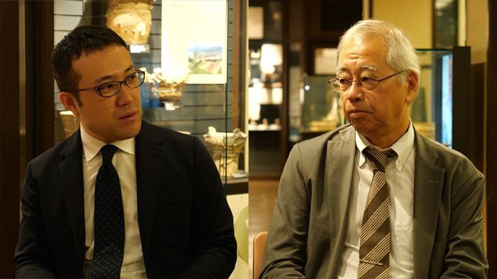 篠田謙一館長（右）と星野編集長