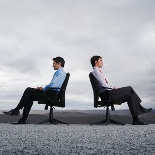 仲の良かった兄弟が 家業 に入った途端にいがみ合いを始める3つの理由 兄弟仲良く支え合って は幻想 President Online プレジデントオンライン