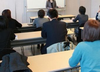 自由と現実との狭間で揺れる「大学生の悩み事」ランキング10