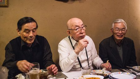 同窓会で出世頭が負け組に深く頭を下げる理由 上に へいこら する出世戦略の崩壊 President Online プレジデントオンライン