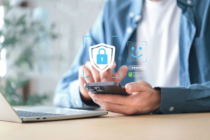 顔認証とパスワード認証を使用した安全なログイン