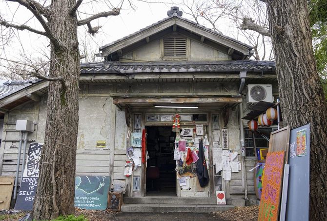 京都大吉田寮の「現棟」=2026年3月19日、京都市左京区